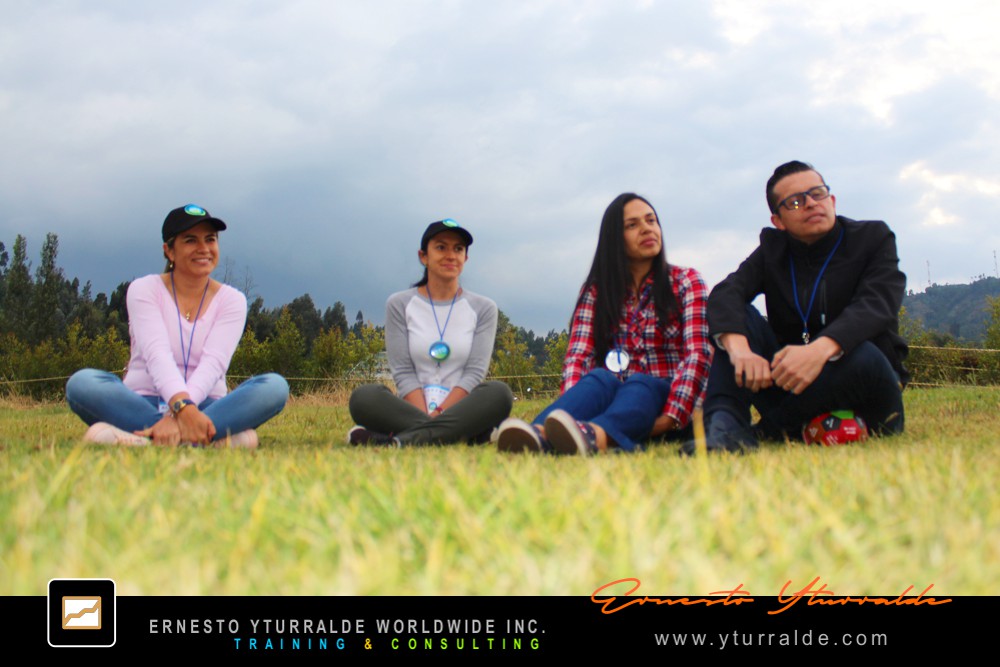 Team Building Panamá con cuerdas bajas, actividades para desarrollar sinergia, liderazgo y cohesión grupal.