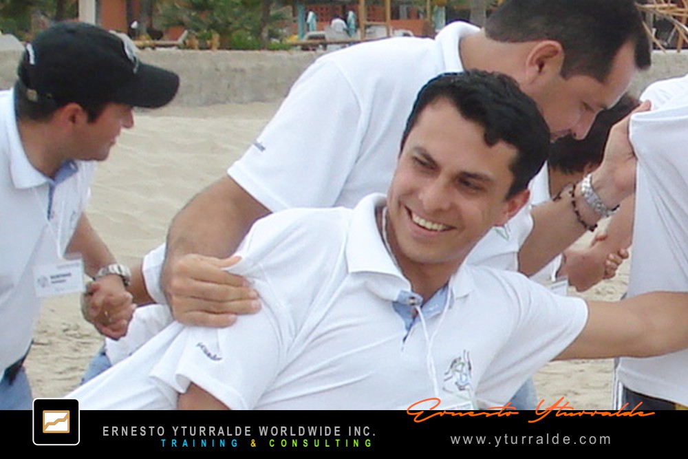 Team Building Panamá, vivencias al aire libre que promueven cohesión y confianza entre colaboradores.