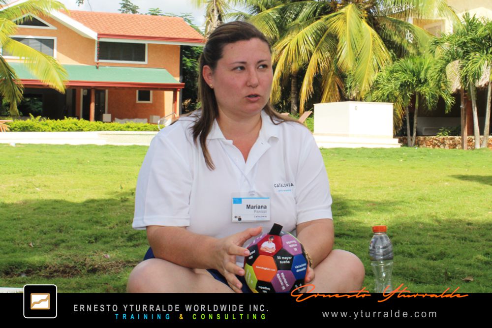 Talleres de Cuerdas Panamá, actividades vivenciales orientadas a la confianza y el aprendizaje colectivo.