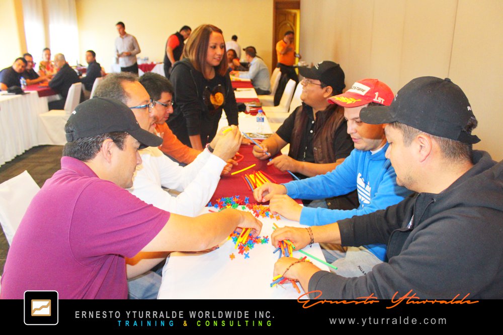 Talleres de Cuerdas Panamá, ejercicios outdoor que impulsan coordinación y pensamiento compartido.