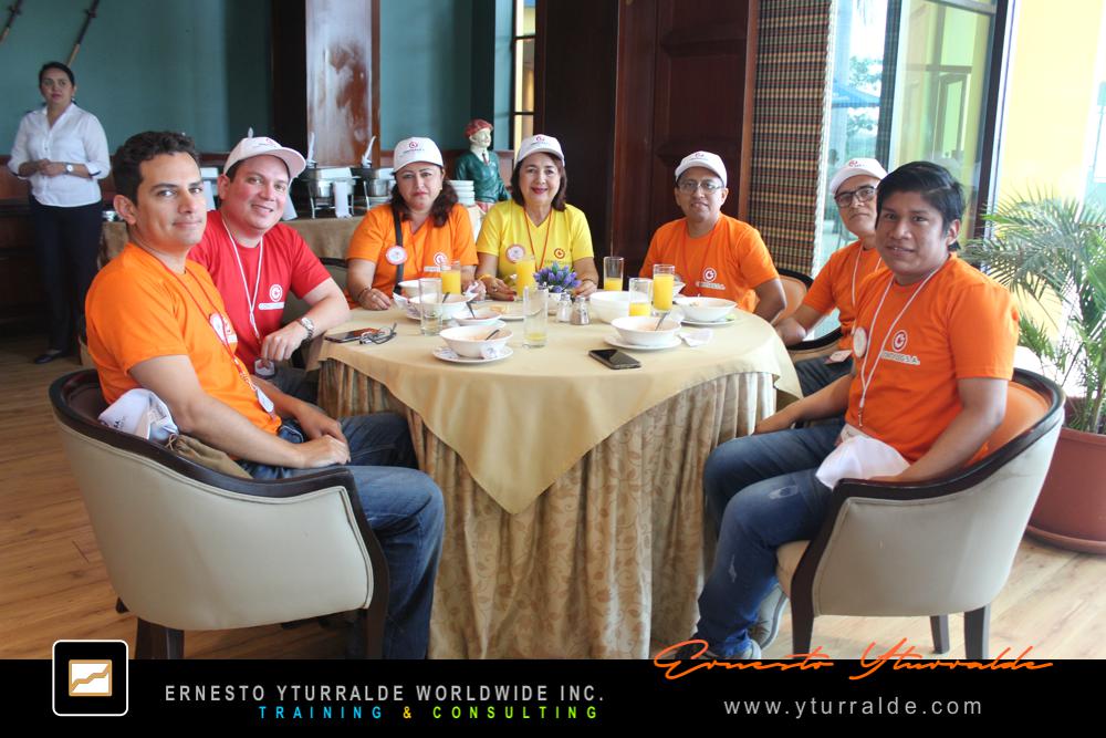 Actividades vivenciales Panamá, retos colaborativos que refuerzan coordinación y comunicación asertiva.